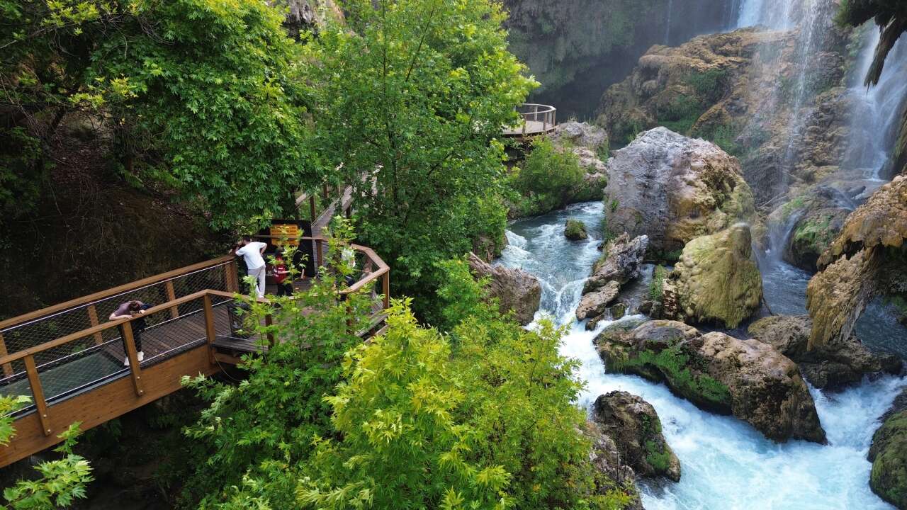 Konya’da sıcaklardan kaçanların ilk durağı Yerköprü Şelalesi oldu 6